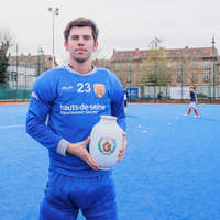 Marius gardien du CAM hockey avec le vase