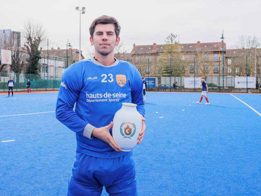 Marius gardien du CAM hockey avec le vase