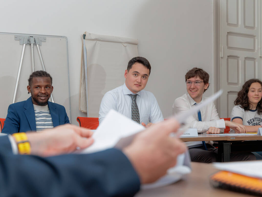 En 2024, la Ville a créé le Comité consultatif des jeunes. Âgés de 15 à 24 ans, ses membres travaillent de façon autonome à la mise en œuvre de projets d'utilité publique et en direction de la jeunesse.